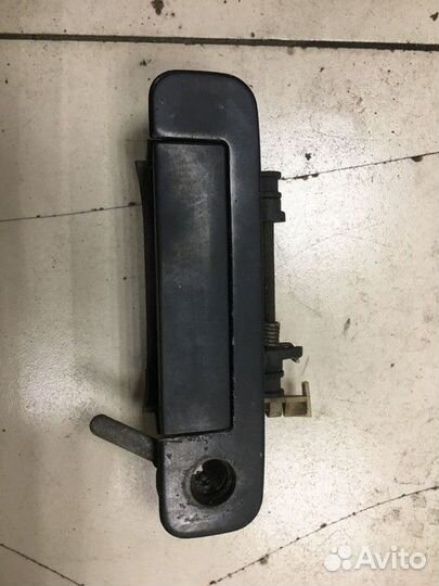 Ручка двери наружная левая Audi 80