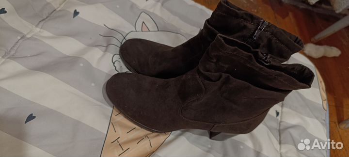 Женская обувь и куртка пакетом