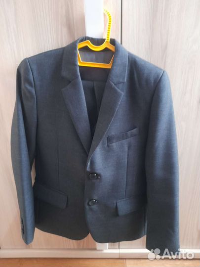 Школьный костюм для мальчика серый