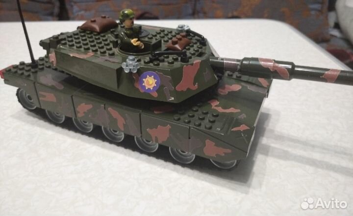 Конструктор пластиковый. Коробка