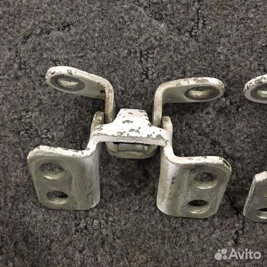 Петли 5-й двери Toyota Rav4 6880142041 ACA21