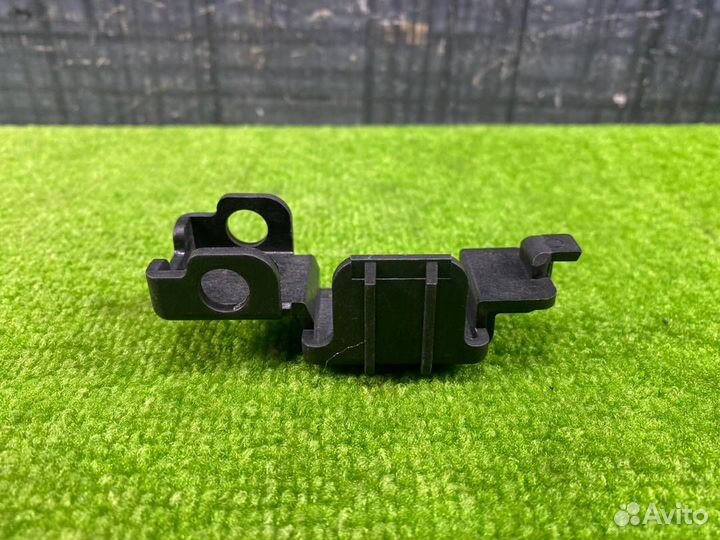 Крепление радиатора Volkswagen Passat B5 AZM 2004