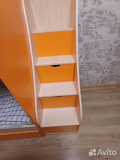 Детская двухярусная кровать