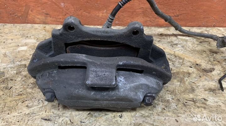 Суппорт передний Mercedes w221