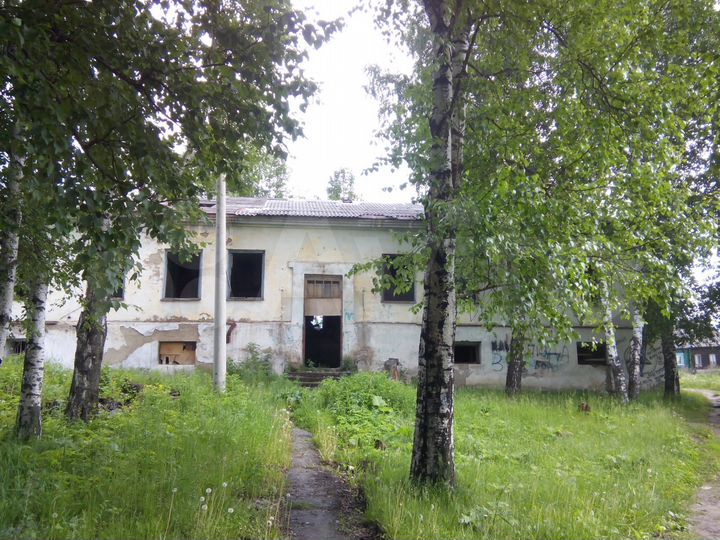 Нежилое здание с земельным участком ст.Бердяуш