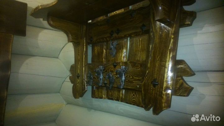 Вешалка с полочкой