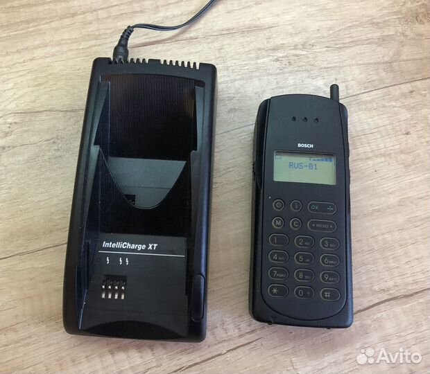 Два телефона Bosch Cartel MT 8G 2 и M-COM214