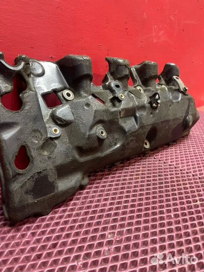 Накладка клапанной крышки левая Toyota Land