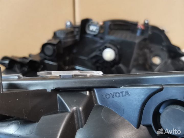 Toyota rav 4 фара левая правая комплект оригинал