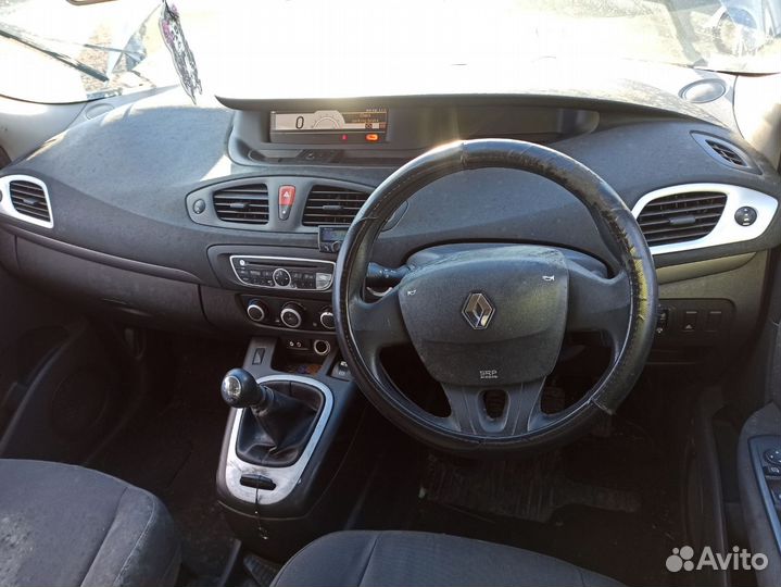 Фонарь Renault Scenic (2009-2012)