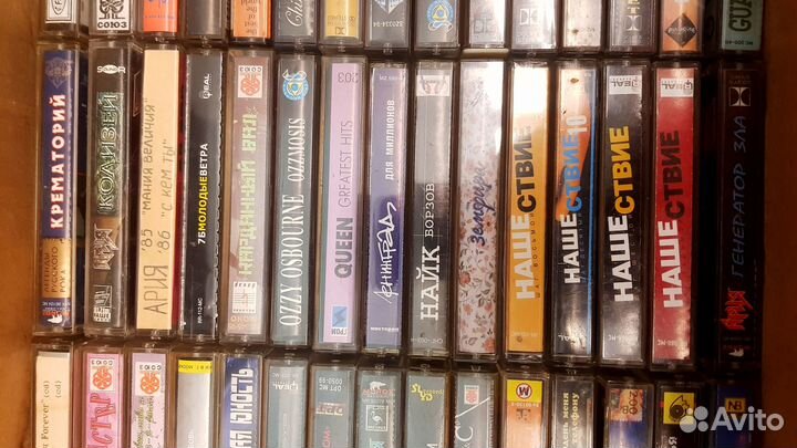 Аудиокассеты с записью 64 штуки