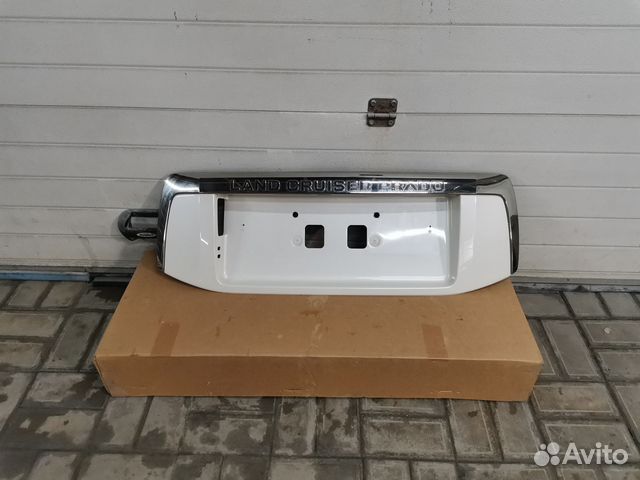 Накладка пятой двери Prado 150 09-2013 год