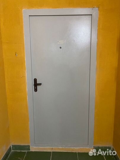 Дверь входная металлическая от застройщика