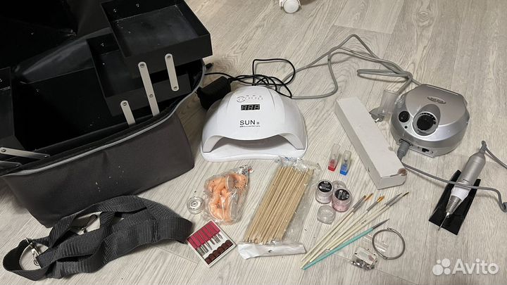 Маникюрный набор с лампой