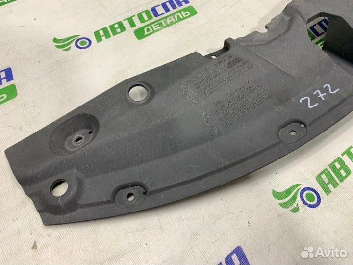 Накладка замка капота передняя Toyota Avensis