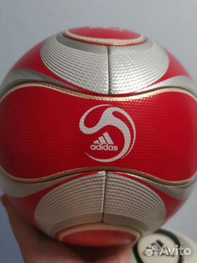 Футбольный мяч adidas