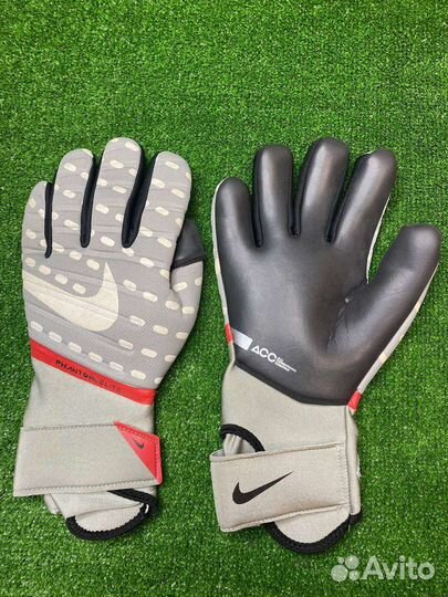 Вратарские перчатки в ассортименте