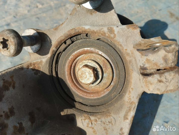 Кулак левый Пежо Партнер М59 Берлинго