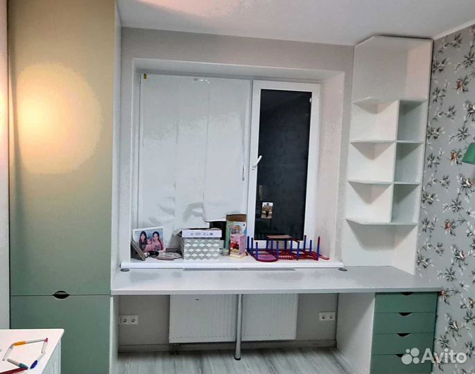 Рабочая зона в углу у окна