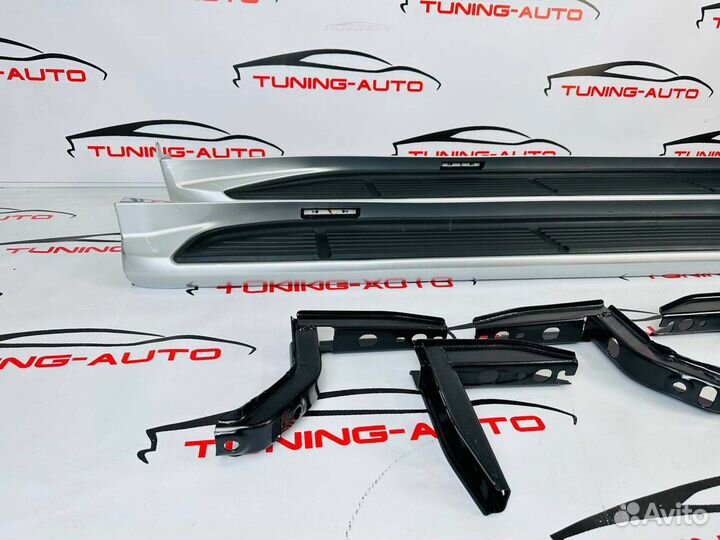 Подножки Toyota Land Cruiser 100 с подсветкой N889