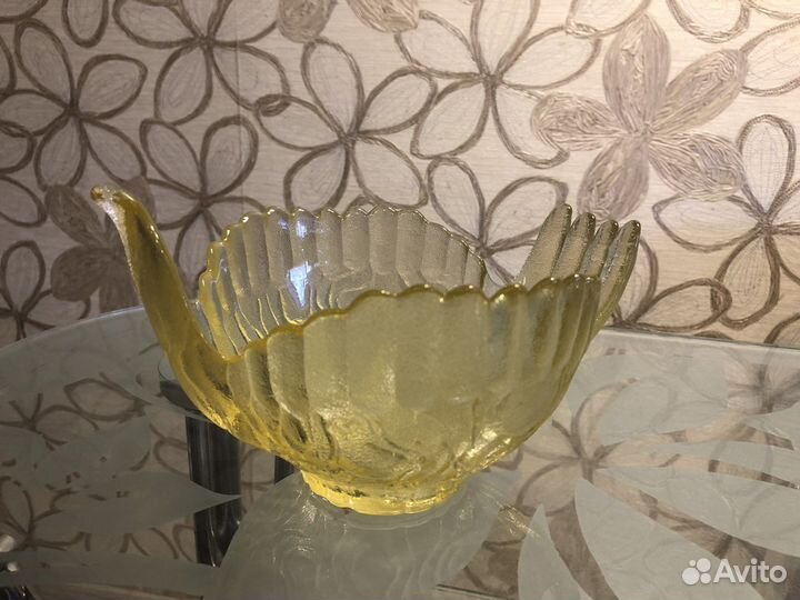 Салатник Птица желтое стекло СССР