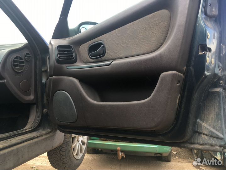 Дверь передняя левая правая Рено Лагуна 1