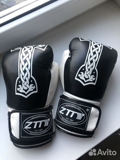 Боксерские перчатки 8 oz