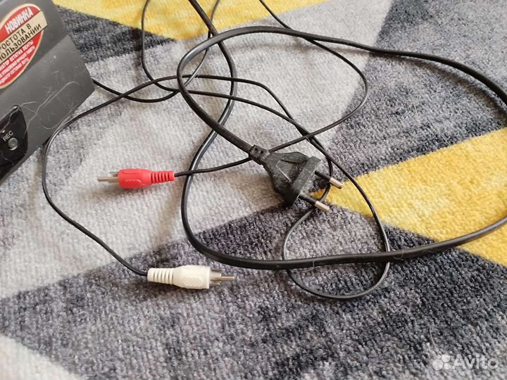 Видеомагнитофон sharp с кассетами, с пультом