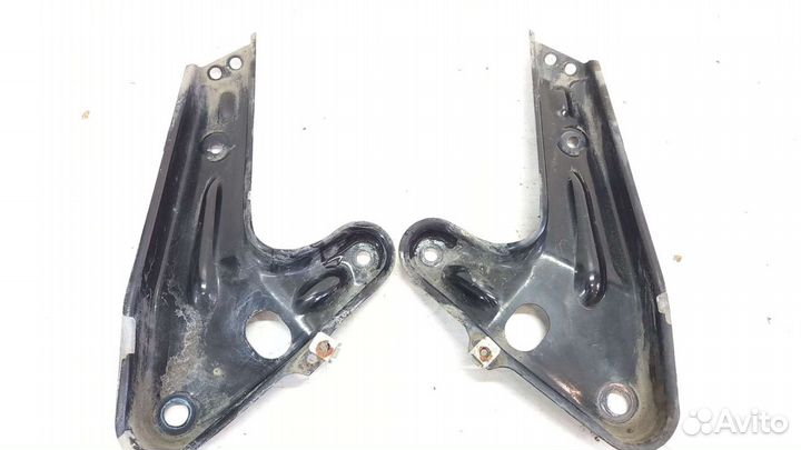 Кронштейн передней балки Mercedes W251 R-class