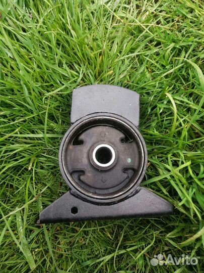 Подушка двигателя mitsubishi carisma