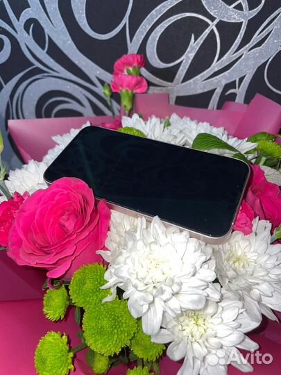 Телефон iPhone13