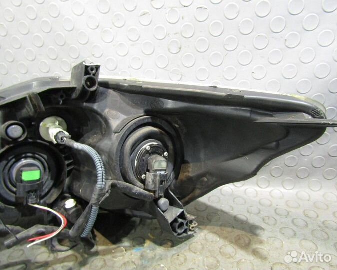 Toyota Auris E15 Фара правая