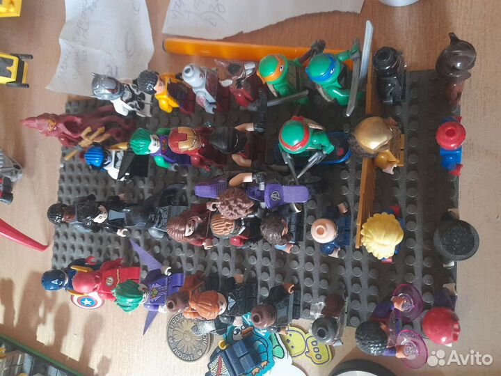 Lego коллекционные фигурки 200 шт