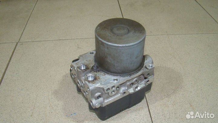 Блок ABS (насос) Lexus RX 270/350/450h (AL10)