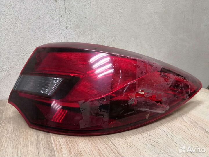 Фонарь задний правый внешний