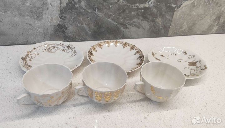 Чашки с блюдцами из фарфора