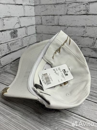 Бейсболка NY эффектная