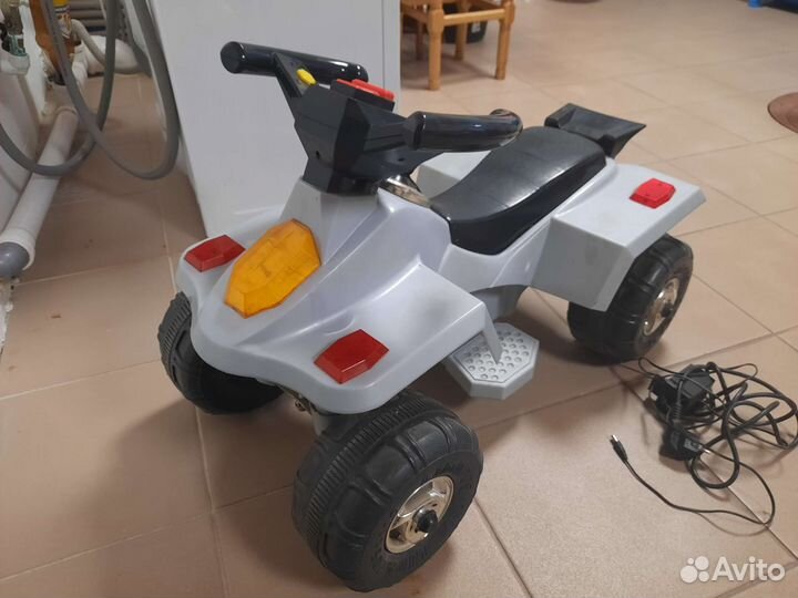 Детский квадроцикл на аккумуляторе