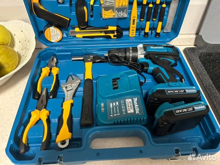 Шуруповерт макита и противоударный кейс