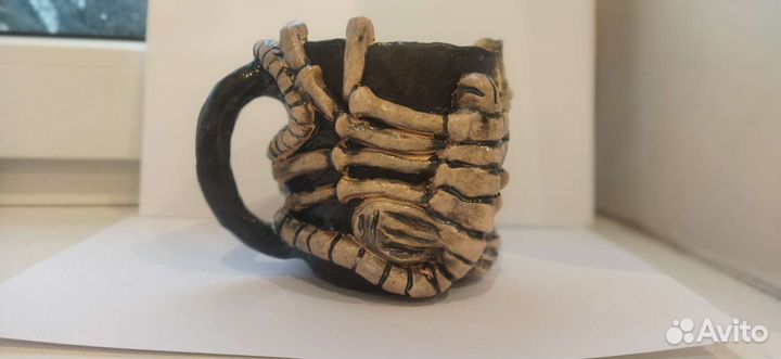 Глиняная кружка с ксеноморфом керамика