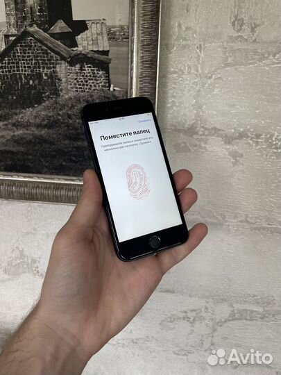 iPhone 8, 64 ГБ
