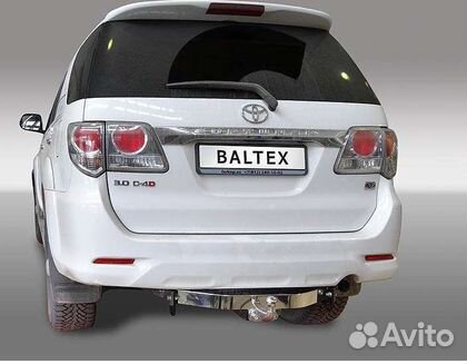 Фаркоп Toyota Fortuner 2013-2017 с нерж.накладкой