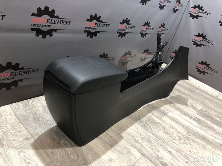 Подлокотник Мазда 3 BL