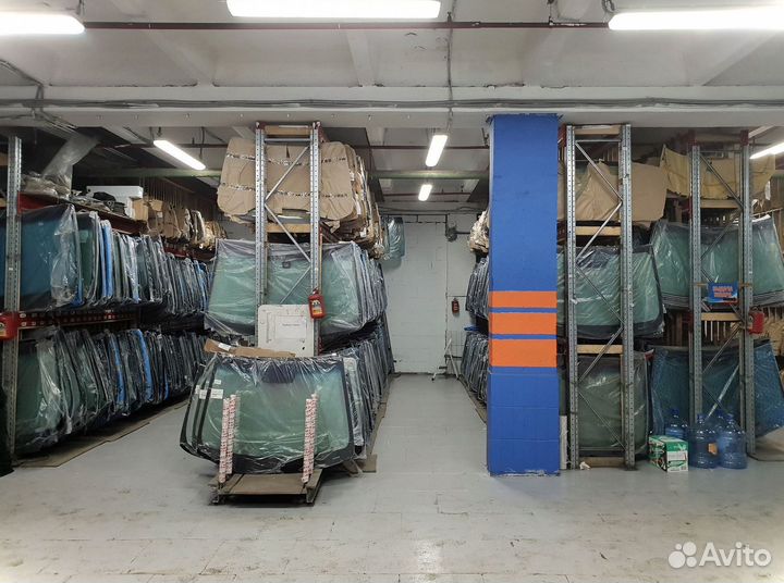 Стекло правое Мини-погрузчик Катерпиллер 236B