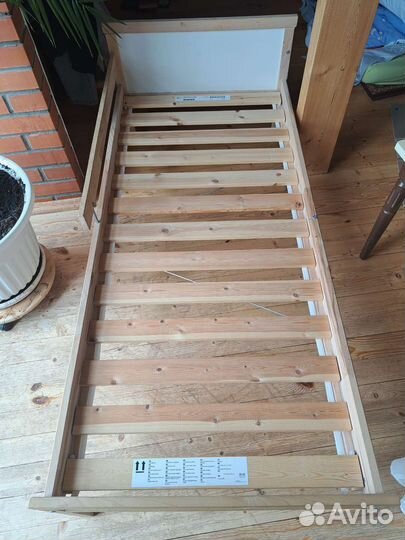 Кровать Икеа с бортиком Сниглар