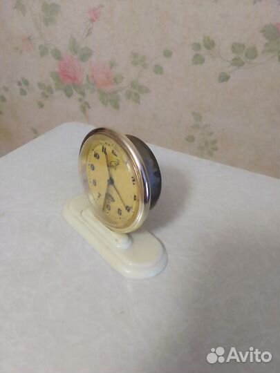 Настольные часы будильник 