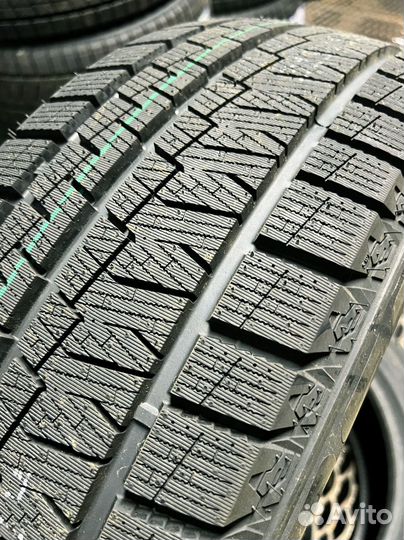 Kapsen SnowShoes AW33 215/55 R18 148T