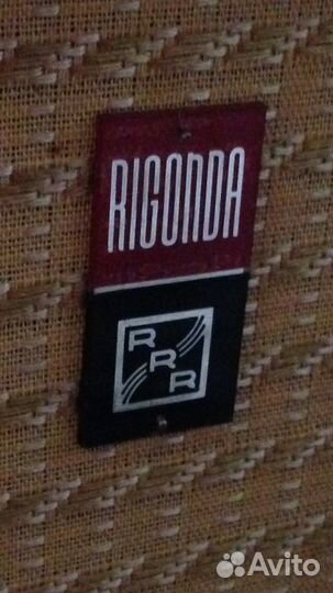 Антикварный проигрыватель виниловых пластинок