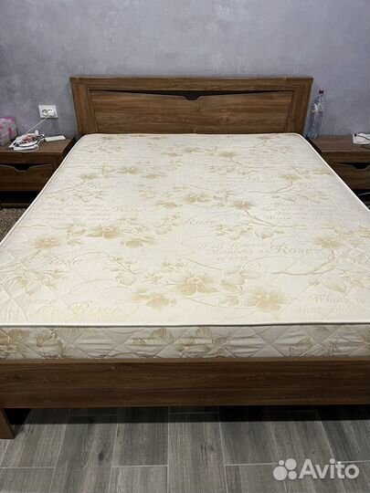 Кровать с матрасом