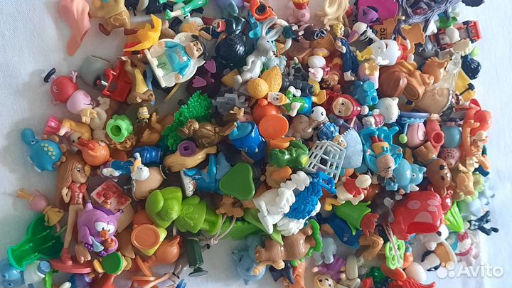 Игрушки пакетом от киндер сюрпризов